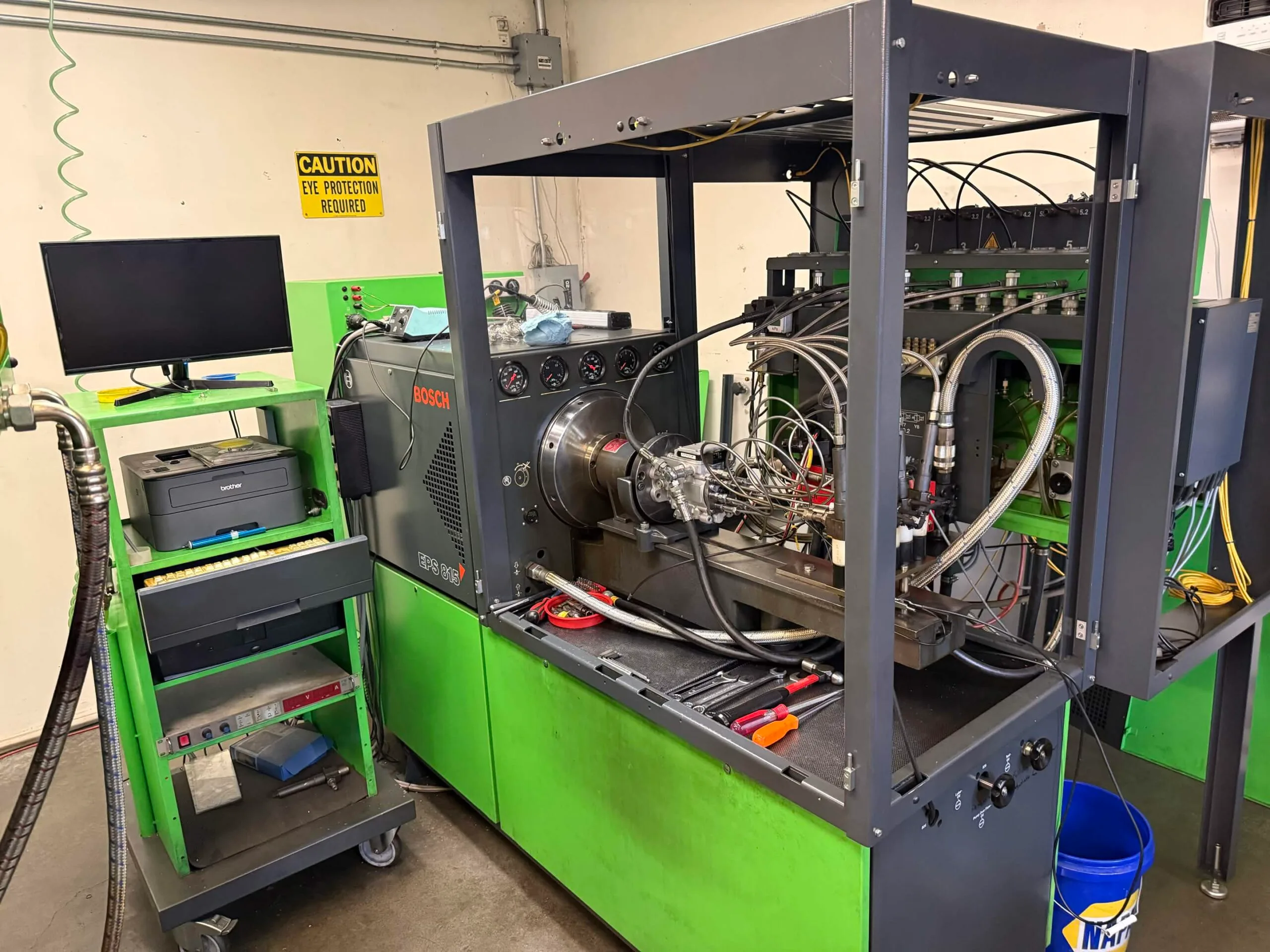 VP44 injection pump mounted on Bosch EPS 815 diesel test stand