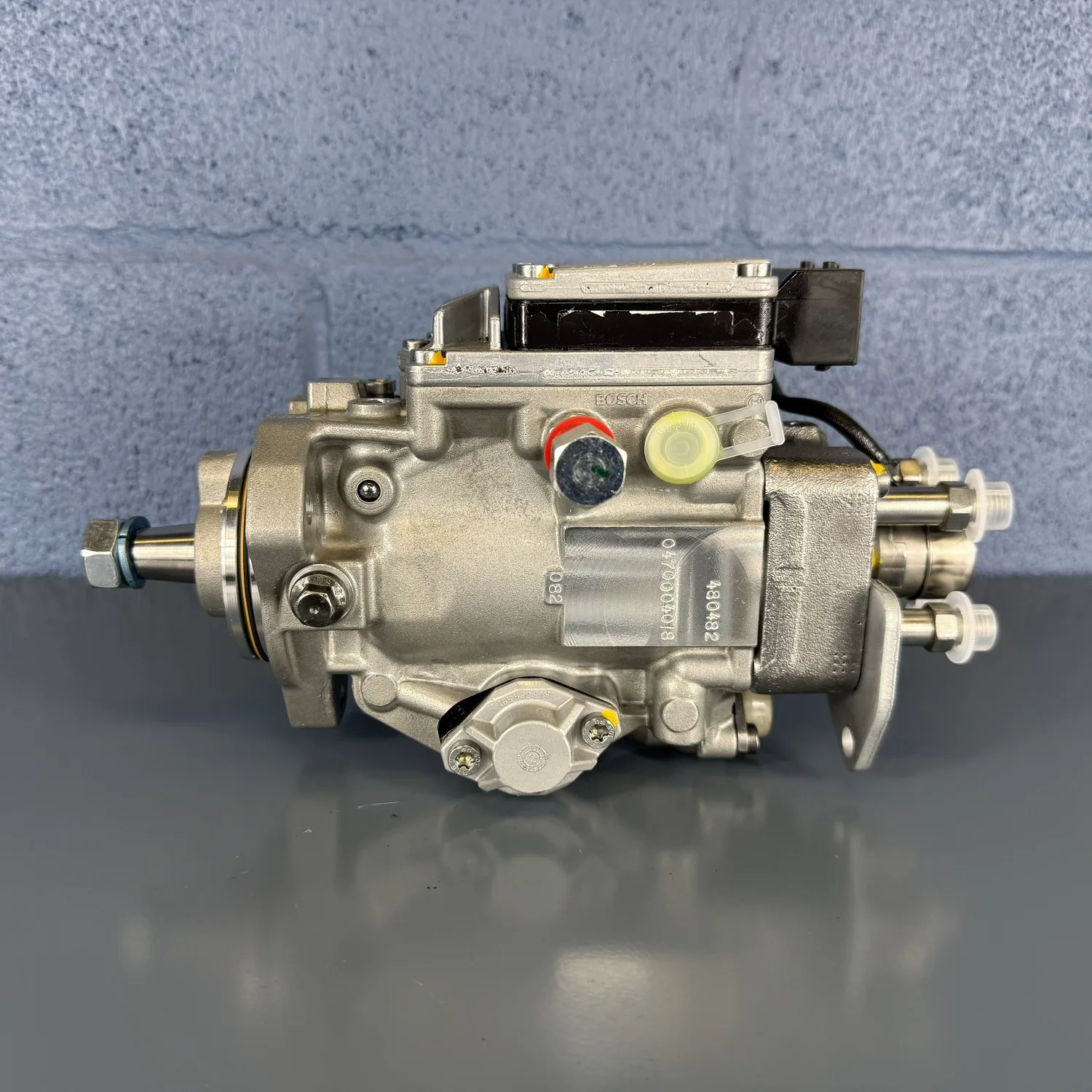 Cummins 4BT 3.9L / ISB / QSB 12-Volt VP30 Injection Pump — Bosch Reman 0470004018 — view 2
