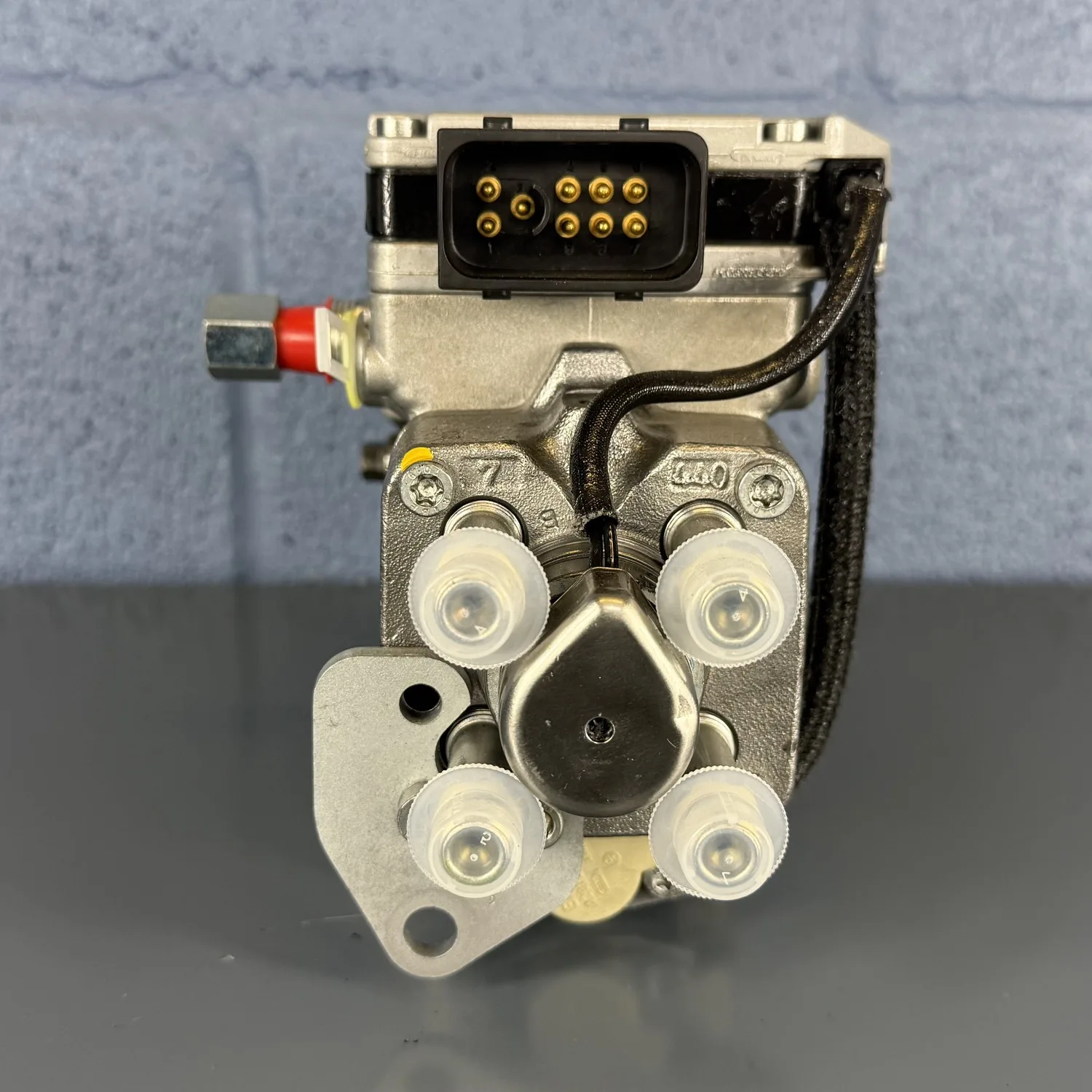 Cummins 4BT 3.9L / ISB / QSB 12-Volt VP30 Injection Pump — Bosch Reman 0470004018 — view 3