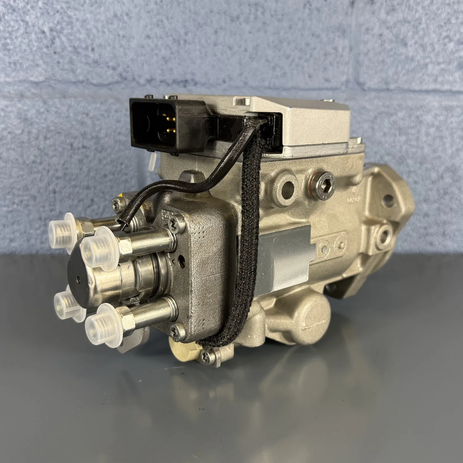 Cummins 4BT 3.9L / ISB / QSB 12-Volt VP30 Injection Pump — Bosch Reman 0470004018 — view 4
