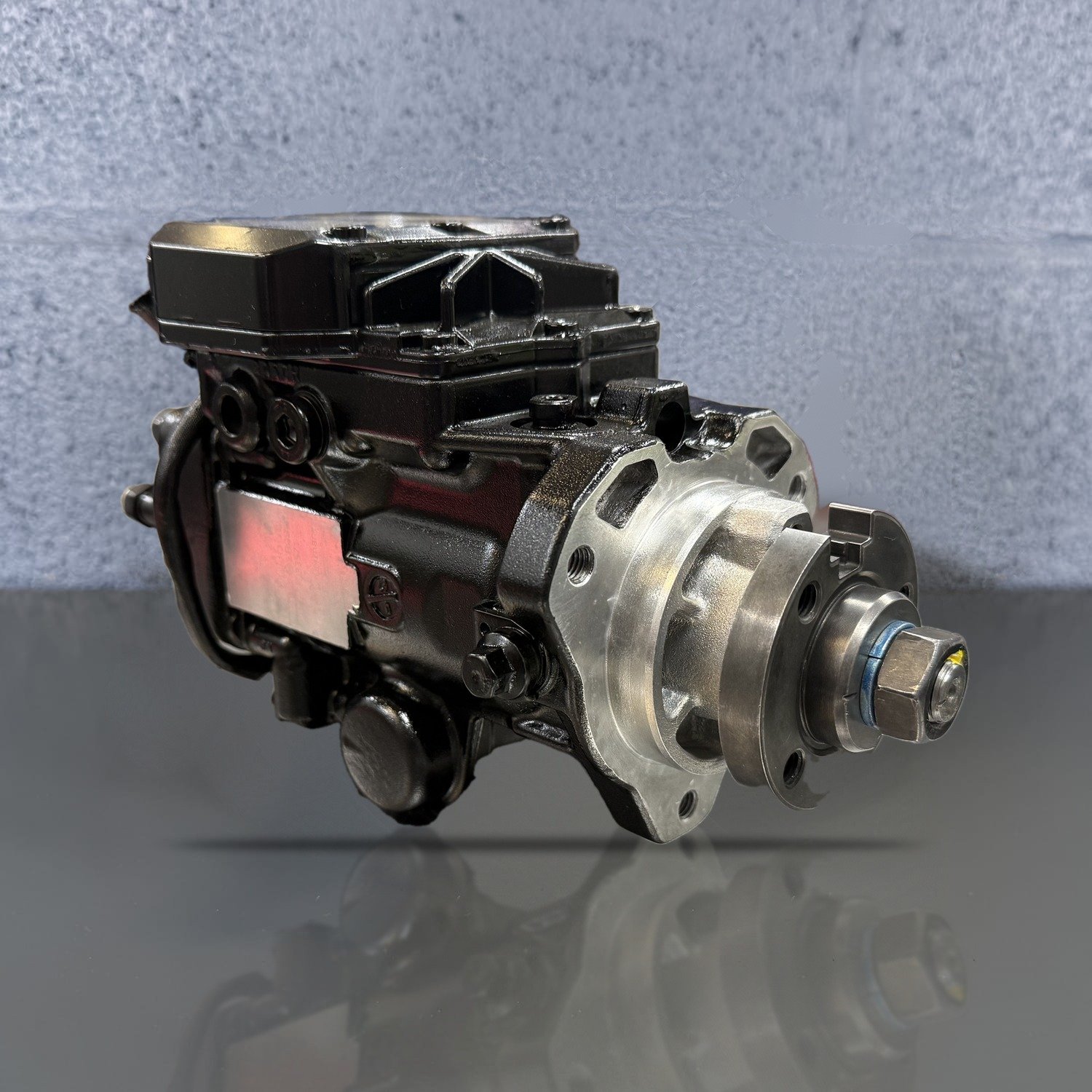 Bosch Authorized Remanufactured VP30 injection pump 0470006007, drive flange three-quarter view