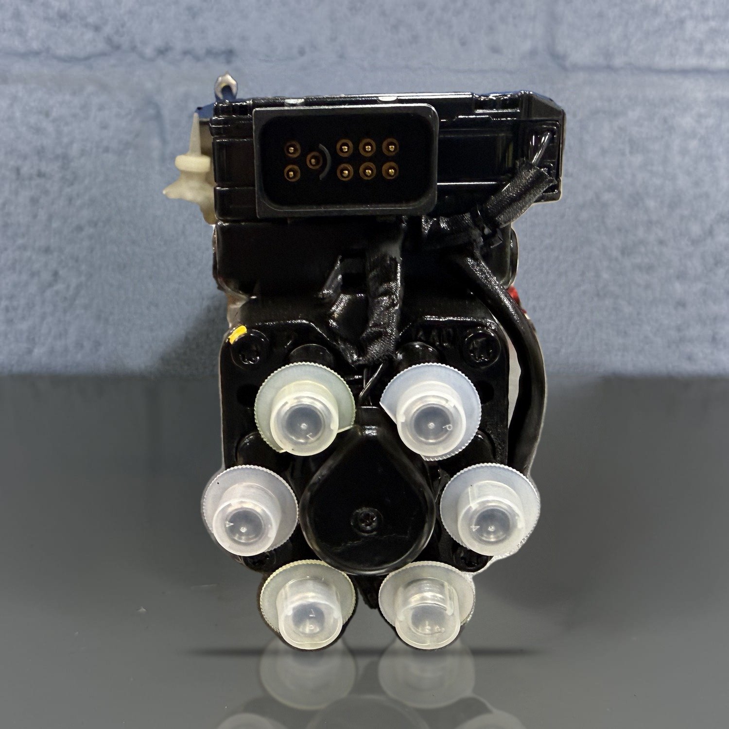 Bosch Authorized Remanufactured VP30 injection pump 0470006007, outlet end and connector