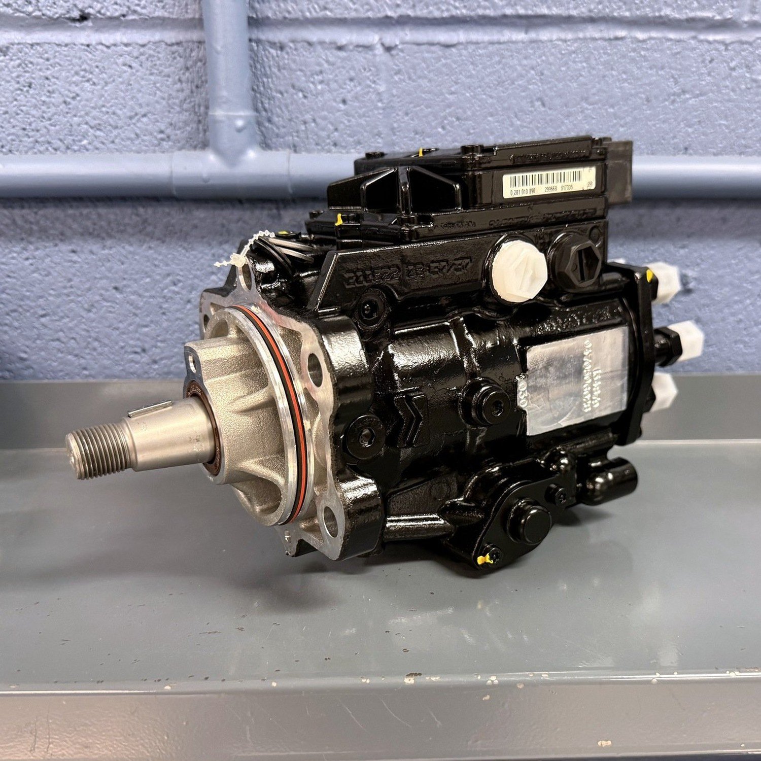 Bosch Authorized Remanufactured VP44 injection pump 17X (0470506028), drive flange three-quarter view