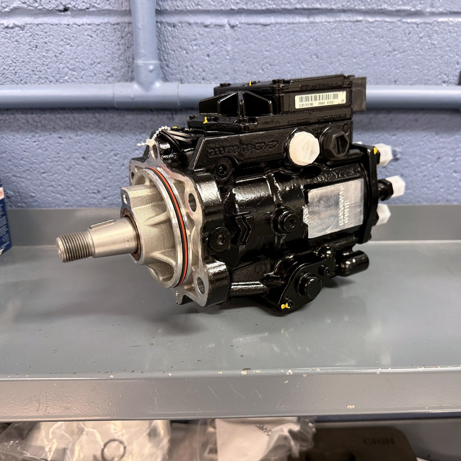 Bosch Authorized Remanufactured VP44 injection pump 17X (0470506028), drive flange three-quarter view